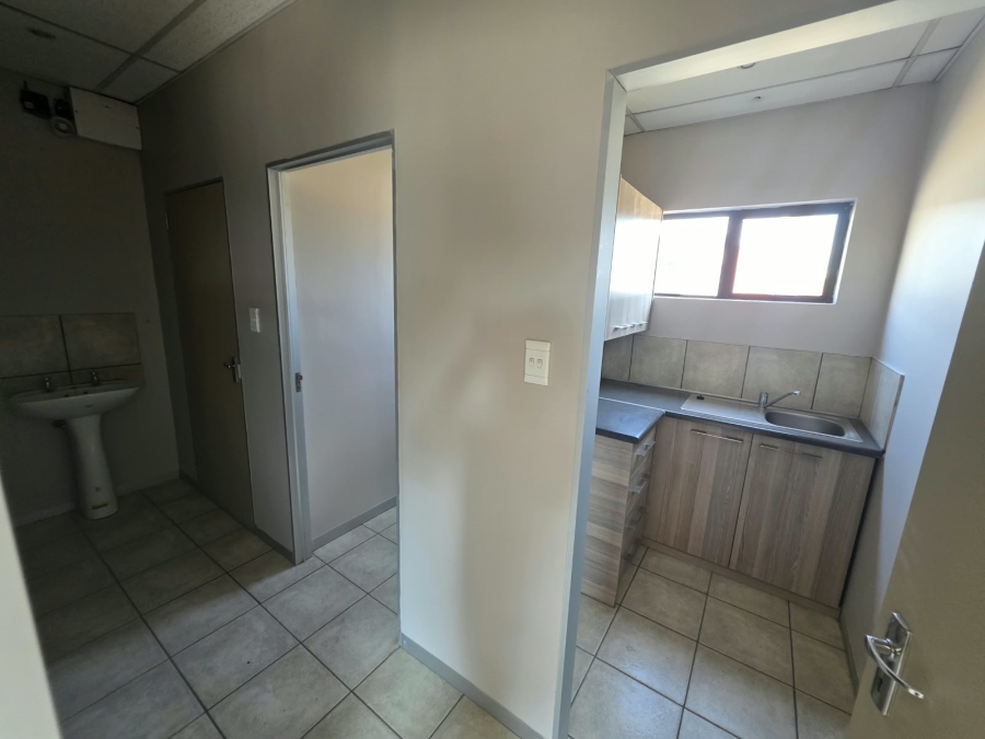 To Let Commercial Property for Rent in Oos Einde Free State